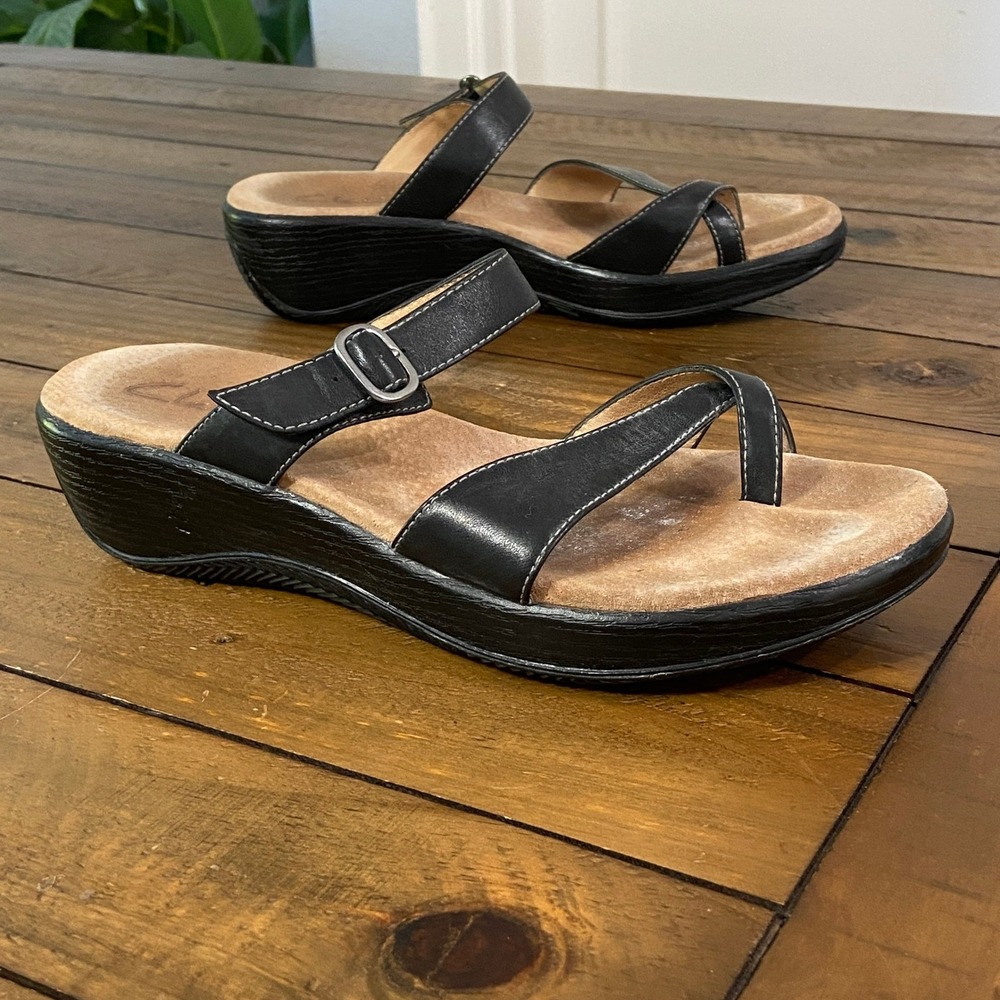 Clarks Black Leather Toe Loop Wedge Sandals Womens 8M Buckle Strap 71575